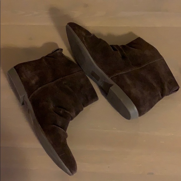 🆕 Aldo Chocolate Brown Suede Flat Booties - Women’s Size 41 - Picture 5 of 5